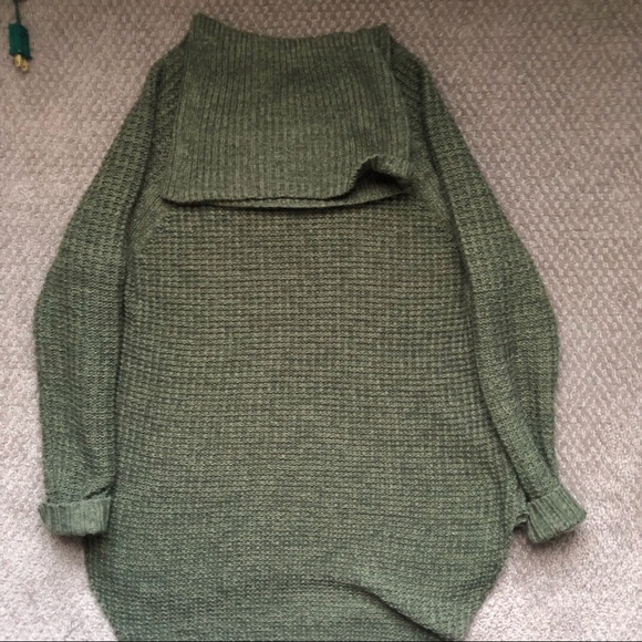 Forest Green Tunic Sweater ✨ - Picture 3 of 5